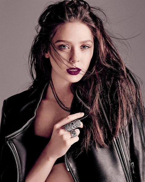 Lizzie for Flaunt Magazine (2014) .adoreslizzie is sharing instagram  posts and you can see pictures video posts and on this media post page. Elizebeth Olsen, Elizabeth Olsen Scarlet Witch, Kushina Uzumaki, Scarlett Witch, Ashley Olsen, Alexandra Daddario, Mary Kate, Salma Hayek, Megan Fox