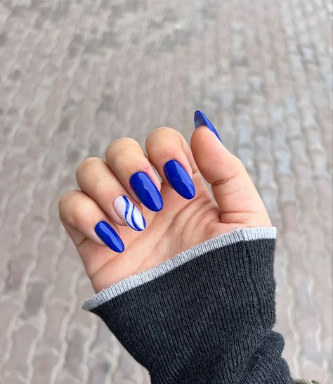 Blue Style Nails, Gel Polish Nail Designs On Natural Nails, Royal Blue Nails Designs, Blue Nail Art Designs, Blue Gel Nails, Royal Blue Nails, Multicolored Nails, Mini Macaron, Sky Nails