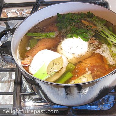 Make-Ahead Turkey Gravy and Broth (this photo - the broth) / www.delightfulrepast.com Turkey Gravy From Bone Broth, Turkey Giblet Broth, Turkey Gravy With Chicken Broth, Ina Garden Turkey Gravy, Turkey Stock For Gravy, Chicken Gravy From Broth, Turkey Gravy Without Drippings, Side For Dinner, Make Ahead Gravy