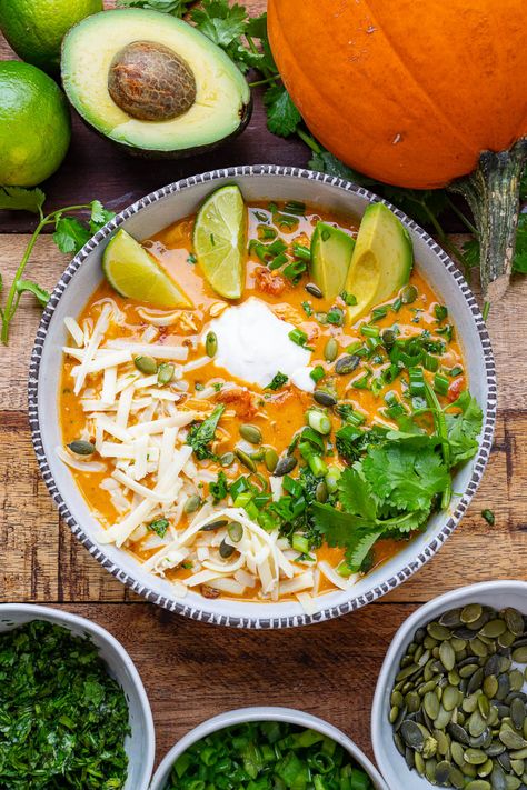 Chicken Chili With Pumpkin, Pumpkin White Chicken Chili, White Bean Pumpkin Chicken Chili, White Pumpkin Chili, Easy Pumpkin Chili, Pumpkin Chicken Chili Crockpot, Chicken Bean Chili, Chicken Pumpkin Chili, Fall Chilli