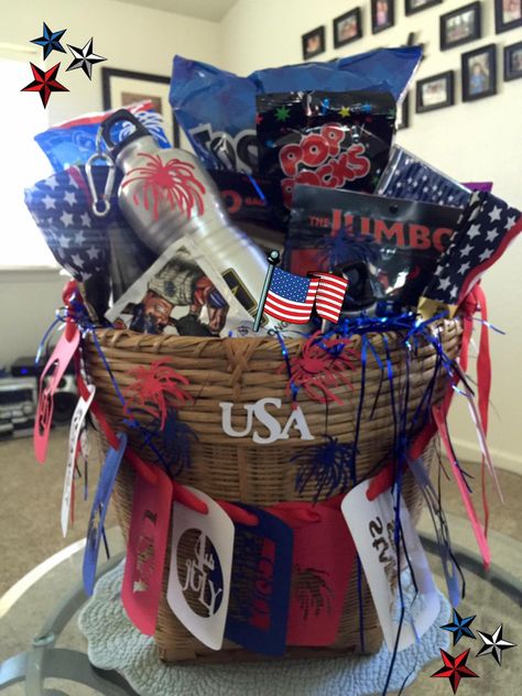 4th Of July Basket, 4th Of July Gift Basket Ideas, Fourth Of July Basket, Blue Gift Basket, Blue Star Mom, Auction Basket, Travel Cake, Secret Sister, Food Decorations