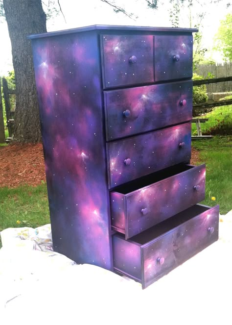 Galaxy dresser                                                                                                                                                      More Galaxy Bedroom, Galaxy Crafts, Galaxy Room, Galaxy Decor, Stile Harry Potter, Diy Galaxy, Galaxy Theme, Galaxy Painting, Dream Rooms