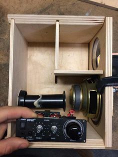 Diy Bookshelf Speakers, Homemade Speakers, Custom Speaker Boxes, Bluetooth Speakers Diy, Diy Boombox, Diy Bluetooth Speaker, Diy Subwoofer, Diy Bookshelf, Speaker Plans