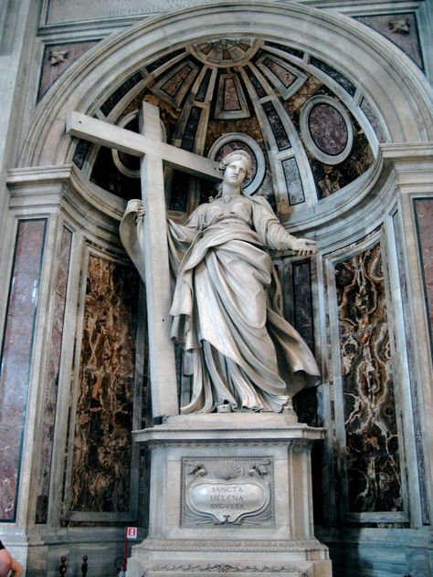 Legend attributes the discovery of the True Cross to St. Helena, the mother of the emperor Constantine, who travelled to the Holy Land in search of relics of the Savior. She found the True Cross on… Imperiul Roman, St Veronica, Constantine The Great, Santa Helena, Eastern Orthodox Church, St Peters Basilica, Roman Emperor, St Pierre, St Helens