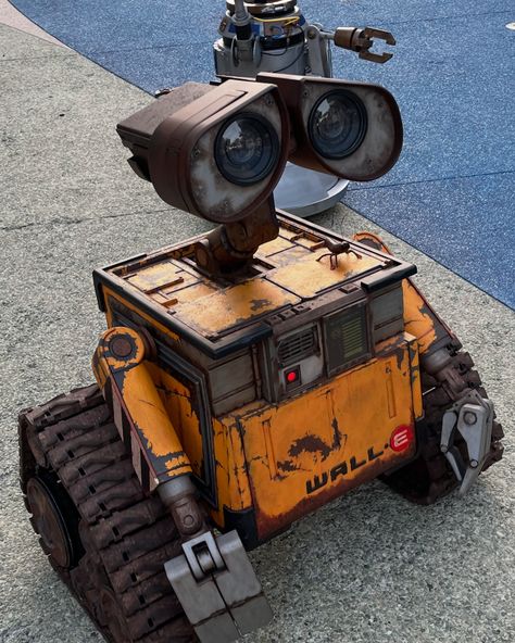 I spotted this cute little guy outside of the Anaheim Convention Center this past weekend. It’s WALL-E and he wasn’t made by Disney but by a fan. He is very realistic, talks and moves. I wish Disney would contact this fan or use the WALL-E robot they created a few years ago. I would love to see this little guy roaming around Tomorrowland. 📸 @mouseketeer_28 #disney #disneyland #d23 #disneygram #disneylife #disneyprincess #mickeymouseclub #disneyimagineering #mickeymouse #mickeymouseclubhous... Wall E Wallpapers, Wall E Art, Wall E Disney, Wall E Robot, Anik Anik, Walle And Eva, Wish Disney, Disneyland Tomorrowland, Disney Parade