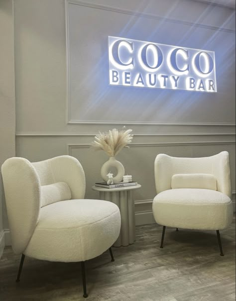 Luxury Salon Waiting Area, Lash Bar Decor, Home Lash Salon, Lash Salon Interior Design Luxury, Glam Salon Decor, Neutral Esthetician Room, Lashroomdecor Ideas, Brow Salon Decor, Lash Bar Ideas Interior Design