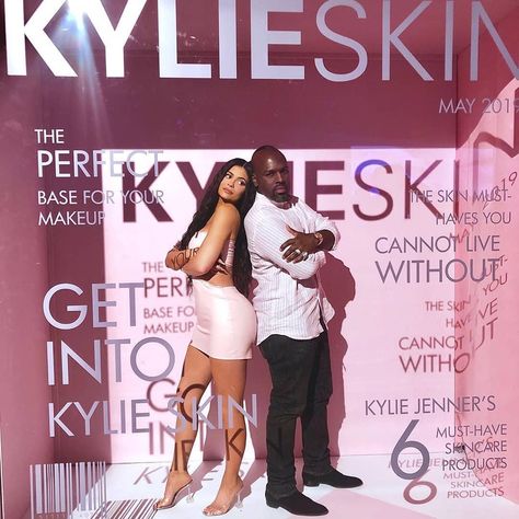 Corey and Kylie at @kylieskin 's Product Launch Party ✨✨ @kyliejenner @coreygamble #kyliejenner #travisscott #love #couple #amazing… Kylie Birthday Party, Kylie Cosmetics Launch Party, Happy Birthday Corey, Photo Activation, Business Launch Party, Kylie Lipkit, Vogue Photo, Kylie J, Jenner Family