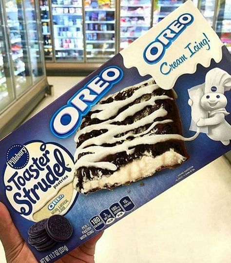 Oreo Toaster Strudel Toaster Strudel, Oreo Flavors, Oreo Ice Cream, Sleepover Food, Junk Food Snacks, Food Drinks Dessert, Weird Food, Food Goals, Random Pictures