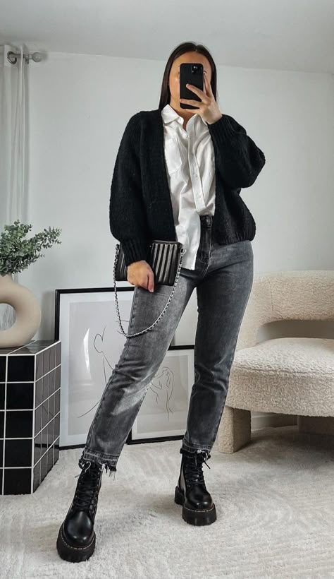 Jean Gris Outfit, Grey Jeans Outfit Winter, Gray Jeans Outfit Winter, Outfit Jean Gris, Black Mom Jeans Outfit, Jeans Gris, Grey Jeans Outfit, Mom Jeans Outfit Winter, Look Jean