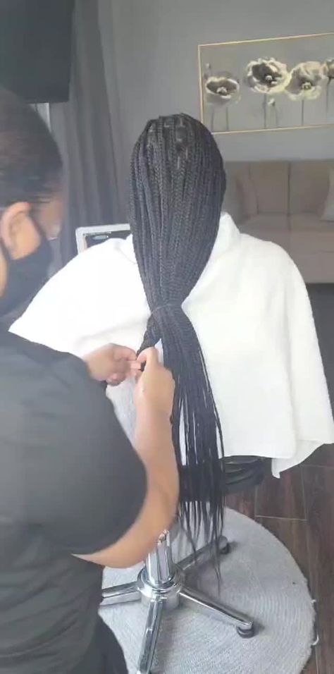 Knotless Braids With Braided Curly Ends, Box Braids Hairstyles For Black Women With Curly Ends, Knotless With Wavy Ends, Braids Hairstyles Medium Hair, Crinkle Knotless Braids, Knotless Boxbraids Medium With Curls, Knotless Wavy Ends, Knotlessbraids With Curly Ends, Long Medium Knotless Braids With Curly Ends