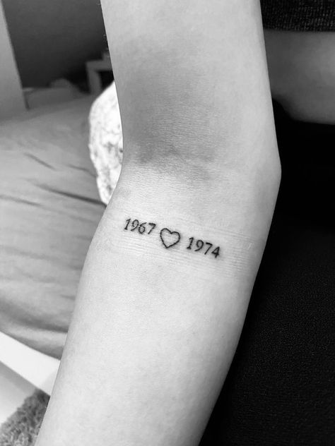 Mum And Dad Tattoos, Remembrance Tattoos, Mom Tattoo Designs, Petite Tattoos, Парные Тату, Dope Tattoos For Women, Dad Tattoos, Small Hand Tattoos, Discreet Tattoos