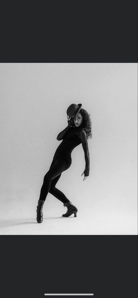 Jazz Dancers Photography, All Black Dance Photoshoot, Fosse Photoshoot, Musical Theater Dance Poses, Fosse Dance Poses, Dance Pictures Jazz, Dance Photoshoot Ideas Jazz, Jazz Photography Poses, Jazz Poses Dancers