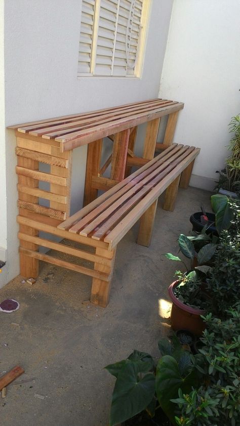 Plant Shelves Outdoor Garden Ideas, Patio Plant Shelves, Pallet Plant Stand Diy, Outdoor Shelf Ideas, Garden Shelves Outdoor, Plant Rack Outdoor, Plants Rack Outdoor, Plant Shelves Outdoor, Outdoor Plant Stands