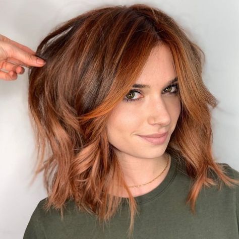 Medium Length Auburn Hair with Face Framing Layers Middle Length Hair, Medium Haircuts With Bangs, Shoulder Length Hair With Bangs, Spring Hair Trends, Edgy Short Haircuts, Easy Everyday Hairstyles, Shoulder Length Hair Cuts, Hairstyles For Medium Length Hair, Auburn Hair