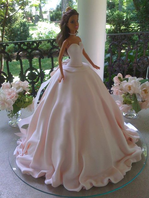 Elegant Barbie Cake, Barbie Sitting On Cake, Barbie Wedding Cake, Adult Barbie Cake, Barbie Cake Dress, Barbie Doll Cake Ideas, Barbie Cake Ideas Birthdays, Birthday Cake Doll, Princess Dress Cake