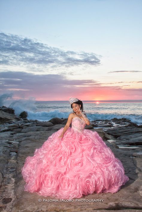 Quince Beach Pictures, Sunset Quince Pictures, Photo Shoot Quinceanera, Beach Quince Photoshoot, Quinceanera Beach Photoshoot, Quince Photoshoot Ideas Beach, Photo Shoot Ideas For Quinceanera, Quince Beach Photoshoot, Beach Quinceanera Pictures