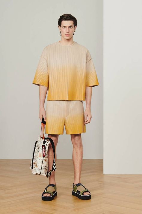 Bally SS2020 — Vanity Teen Kids Winter Fashion, Pockets Fashion, Men Stylish Dress, African Men Fashion, Menswear Fashion, Menswear Collection, Vogue Paris, Side Effects, Retinol