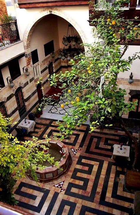 Syrian Courtyard, Damascus Architecture, Syria Architecture, Restaurant Interior Design Wood, Syrian Architecture, Syria Travel, Damascus House, Arabic Furniture, Arabic House