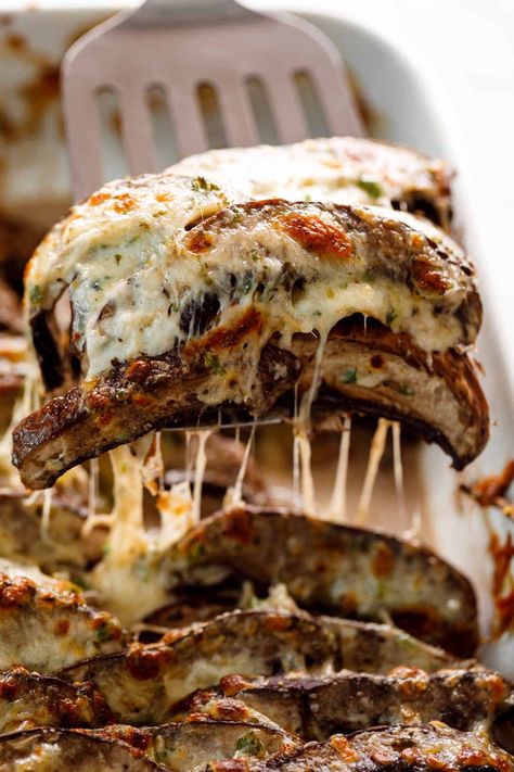 Mushrooms With Cheese, Portabella Mushroom, Mushroom Side Dishes, Portobello Mushroom Recipes, Portabella Mushrooms, Mushroom Recipes Healthy, Garlic Cream Sauce, Stuffed Portabella Mushrooms, Ras El Hanout