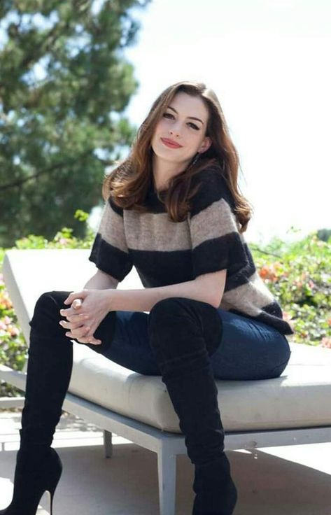 Anne Hathaway Style, Elizabeth Hurley, Anne Hathaway, 가을 패션, Celebrities Female, Look Fashion, Autumn Winter Fashion, A Woman, Oxford