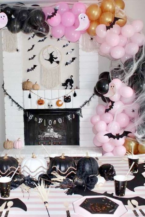 Halloween Dining Table, Wreaths Indoor, Pink And Black Halloween, Black Halloween Party, Elegant Halloween Party, Backyard Halloween Party, Neutral Halloween Decor, Indoor Halloween Decor Ideas, Cabinet Decor Ideas