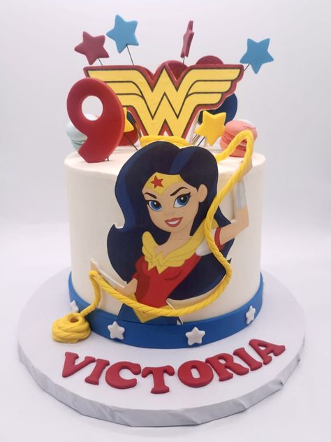 Justice League Cake, Girl Superhero Cake, Wonder Woman Cake, Wonder Woman Birthday Party, Wonder Woman Birthday, Star Wars Food, Birthday Cakes For Women, Superhero Cake, Creative Birthday Cakes