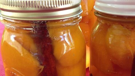 Pickled Peaches Recipes, Freezing Mushrooms, Pickled Peaches, Spiced Peaches, Peach Recipe, Summer Food, Pickling Recipes, My Grandmother, Preserving Food