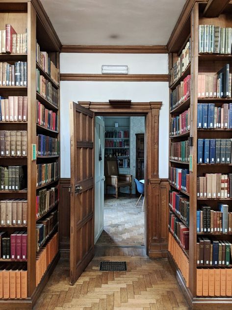 Bookshelves at Gladstone's Library, Hawarden, UK #vintagelibrary #libraryarchitecture #bookshelves Libraries In Houses, Z Library, Ladder Library, Journal Library, Table Library, Library Signage, Library Girl, Library Logo, Library Cafe