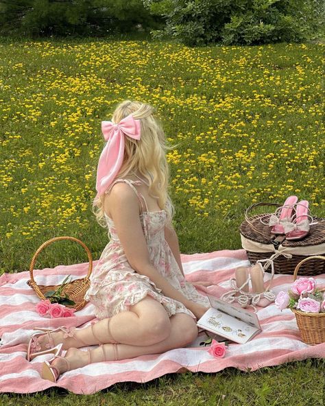 ♡ 𝓡𝓸 ♡ (@cottondolly) • Instagram photos and videos Barbie Pink Shoes, Selection Dresses, Modern Princess Aesthetic, Coquette Picnic, Pastel Tulips, Senior Graduation Pictures, Pink Picnic, Pjo Dr, Summer Coquette