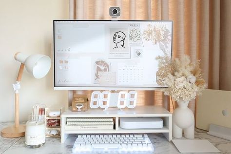 Decorating Desk At Home, Realtor Desk Organization, Aesthetic Office Room Ideas, Computer Desk Set Up Aesthetic, Medical School Desk, Minimalistic Work Desk, Home Office Desk Aesthetic, Women’s Home Office Design, Aesthetic Desk Set Up Minimalist