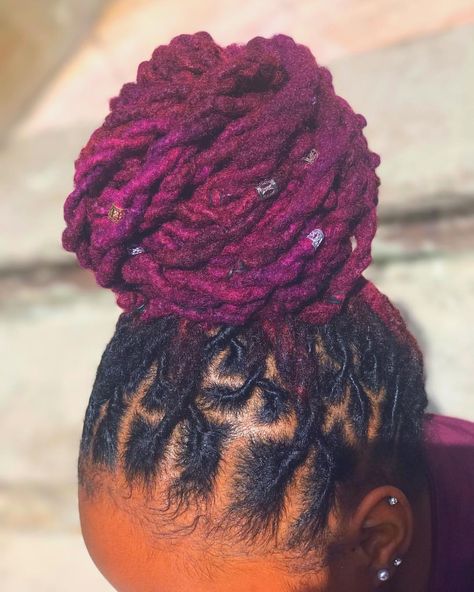 Maroon Locs, Dreadlocks Black Women, Locs Black Women, Colored Locs, Loc Goals, Beautiful Locs, Loc Extensions, Beautiful Dreadlocks, Dreadlock Styles