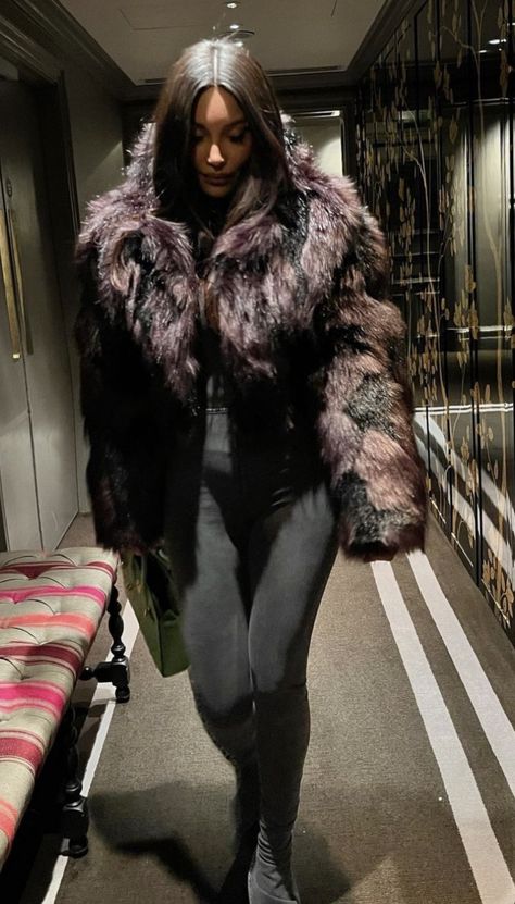 Fur Coat Outfit Aesthetic, Fur Coat Outfits Black Women, Fall Brunch Outfit Black Women, Birthday Outfit Winter, Fur Coat Photoshoot Black Women, Boujee Fur Coat Outfit, 2010 Outfits, Fur Coat Aesthetic Black Woman, Megan Thee Stallion Fur Coat