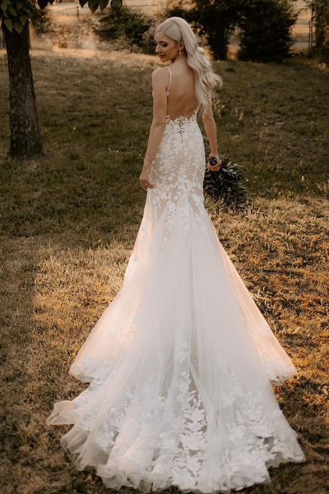 Customized Dress, Tulle Wedding Dresses, Dresses With Appliques, Spaghetti Strap Wedding Dress, Neck Wedding Dress, Pink Homecoming Dress, Blue Homecoming Dresses, Wedding Dresses With Straps, Lace Neckline