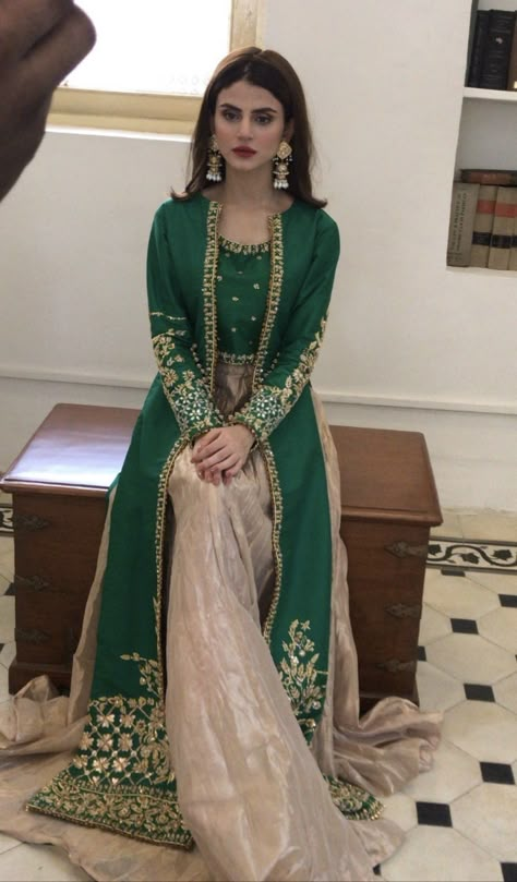 Pakistani Gowns Party Wear, Asian Wedding Dress Pakistani, Pakistani Party Wear Dresses, Shadi Dresses, Pakistani Fancy Dresses, Indian Gowns Dresses, Pakistani Fashion Party Wear, Pakistani Dresses Casual, Pakistani Wedding Outfits