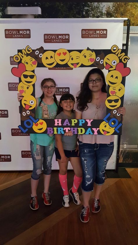 Homemade photo frame for Abbys 12th Bday. Emoji Birthday Party Ideas, Homemade Photo Frames, Party Emoji, Emoji Diy, Birthday Party Ideas For Kids, Emoji Birthday Party, Party Ideas For Kids, Emoji Birthday, Emoji Party