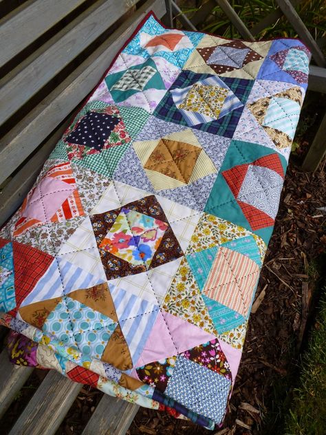 Quilts Using Scraps, Economy Quilt, Economy Block, Crumb Quilts, Patchwork Inspiration, Scrappy Quilt Patterns, Big Kiss, Half Square Triangle Quilts, Scrap Quilt Patterns