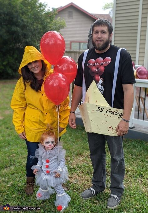 Baby It Costume, Penny Wise Family Costume, Chuckie Family Costume, Diy Georgie Costume It, It Family Costumes, Pennywise Family Costume, Diy It Costume Women, Baby Pennywise Costume, Penny Wise Halloween Costumes