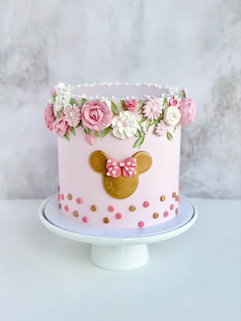 #minniemousebirthday #minniemousecake #buttercreamflowerscake #buttercreamlover #minniemouse #minniemouseparty #minniemousebirthdayparty Pink Minnie Cake, Small Minnie Mouse Cake, Minnie Mouse Cake Buttercream, Minnie Mouse Cake Pink, Minnie Cake Ideas, Minnie Mouse Cake Ideas, Pink Minnie Mouse Cake, Minnie Birthday Cake, Mini Mouse Birthday Cake