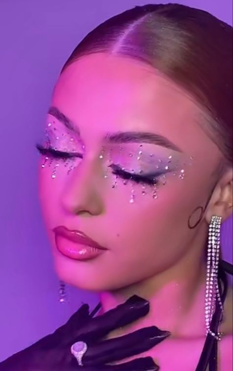 Popstar Makeup Looks, Disco Makeup Ideas, Disco Ball Makeup, Space Cowboy Costume, Plump Lips Makeup, Space Disco, Disco Makeup, Pop Makeup, Viral Makeup