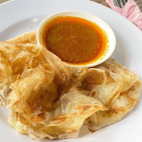 Malaysian Roti Canai, Banana Leaf Rice, Roti Canai, Bread Dishes, Lamb Curry, Nasi Lemak, National Dish, Best Street Food, Chapati