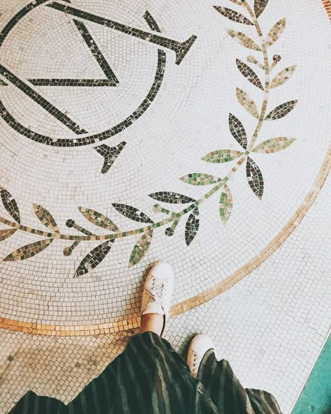 We The Dreamers on Instagram: “living for all the pretty details in this dreamy Parisian floor ✨ it’s the entrance to our new favorite bar in the city, @bar1802_paris!…” Penny Tile Floors, Mosaic Floor Tile, Mosaic Tile Art, Mosaic Murals, Floral Room, Wood Tile Floors, Mosaic Floor, Keramik Design, Custom Mosaic