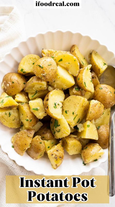 Tender Instant Pot Potatoes are easy to make using any kind of potato and seasoned any way you like. A quick, simple side dish everyone loves! Instant Pot Roasted Potatoes, Instant Pot Baby Potatoes, Instant Pot Potatoes, Quick Potato Recipes, Potatoes Instant Pot, Steamed Potatoes, Bbq Chicken Breast, Greek Potatoes, Seasoned Potatoes