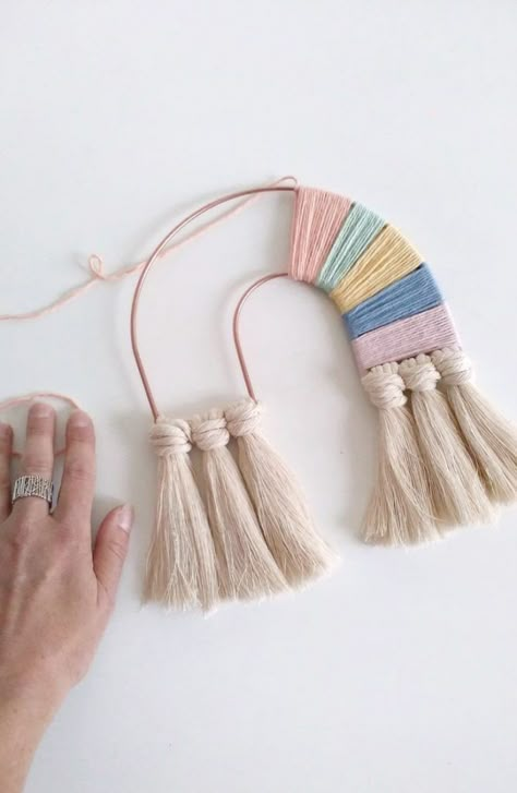 Perlengkapan Bayi Diy, Simpul Makrame, Pola Macrame, Rainbow Diy, Makramee Diy, Diy Rainbow, Diy Wrap, Diy Gift Wrapping, Macrame Ideas