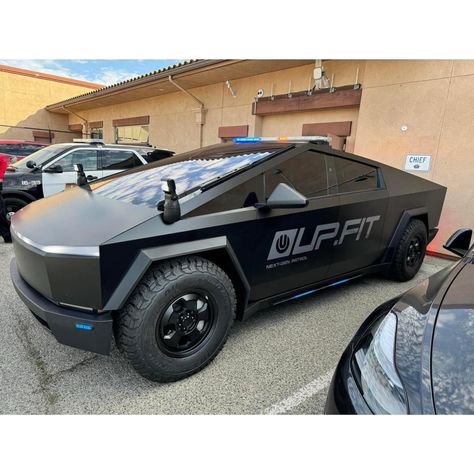 Your thoughts on EVs as police patrol vehicles? The Greenfield Police Department CA says they are adding several EVs including the Tesla CyberTruck to their fleet. Tmax Yamaha, Police Truck, Tesla Cybertruck, Police Patrol, Police Vehicles, Tesla Car, Radio Show, Police Car, Hot Wheels Cars