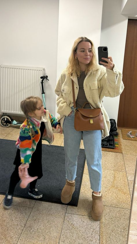 Style fashion autumn vibe /viktoria Riabko Mom Outfit, Outfit Jeans, Fashion Autumn, Mom Outfits, Fall Vibes, Jean Outfits, Style Fashion, Autumn Fashion, Denim Outfits