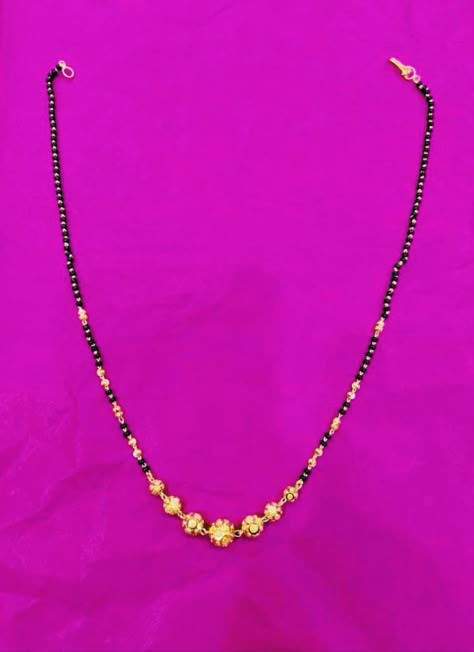 Gold Black Beads Chain Indian, Black Beads Short Chain Designs, Nalapusalu Designs Gold Short Latest, Gold Black Beads Mangalsutra, Fancy Mangalsutra Designs Gold, Nalla Pusalu Designs Latest Short, Short Nallapusalu, Short Mangalsutra, Pretty Gold Necklaces