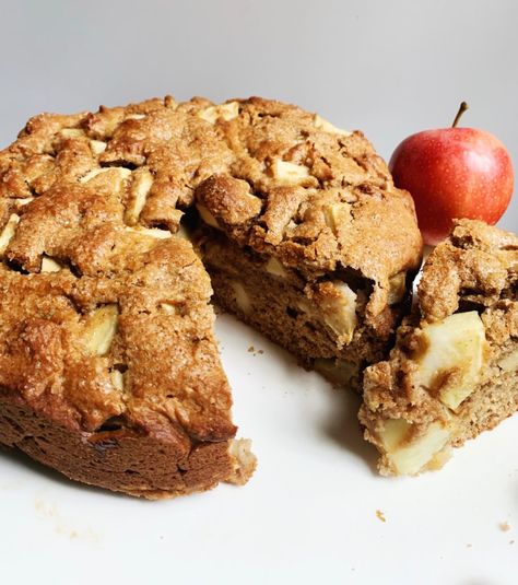 Paleo Baked Apples Dessert, Healthy Apple Loaf Cake, Fall Apple Desserts Healthy, Apple Cake Recipe Healthy, Healthy Apple Cake Recipes, Apple Cake Healthy, Paleo Apple Recipes, Paleo Apple Cake, Guiltless Desserts