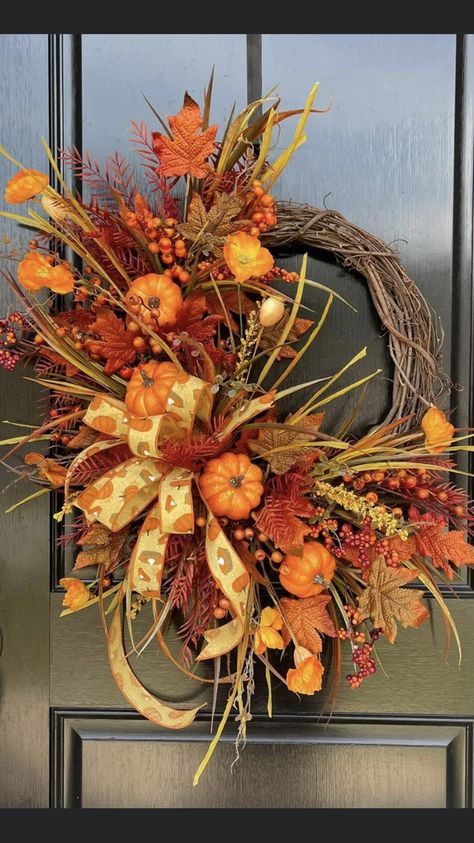 Fall Wreath With Truck, Autumn Wreath Ideas Diy, Fall Grapevine Wreath Ideas Diy, Simple Fall Wreaths For Front Door, Fall Door Decorations For Home, Fall Wreaths For Front Door Autumn, Fall Grapevine Wreath Ideas, Scarecrow Wreath Diy, Autumn Wreath Ideas