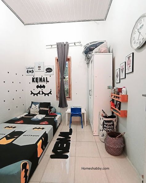 7 Ide Kamar Tidur Untuk Anak Cowok Yang Maskulin dan Berkarakter ~ Homeshabby.com : Design Home Plans, Home Decorating and Interior Design Tiny Bedroom Design, Small Playroom, Black Bedroom Decor, Hostel Room, Vintage Bedroom Decor, Design Your Bedroom, Modern Kids Room, Bedroom Setup, Office Room Decor