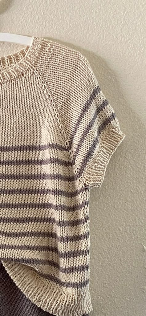 Stripped TEE Knit Pattern - Etsy Knitting Tote Bag Pattern, Knit Fabric Projects, Knitted Tee, Knit Top Patterns, Summer Knit Tops, Knitting Tote Bag, Tees Pattern, How To Make Clothes, Summer Knitting